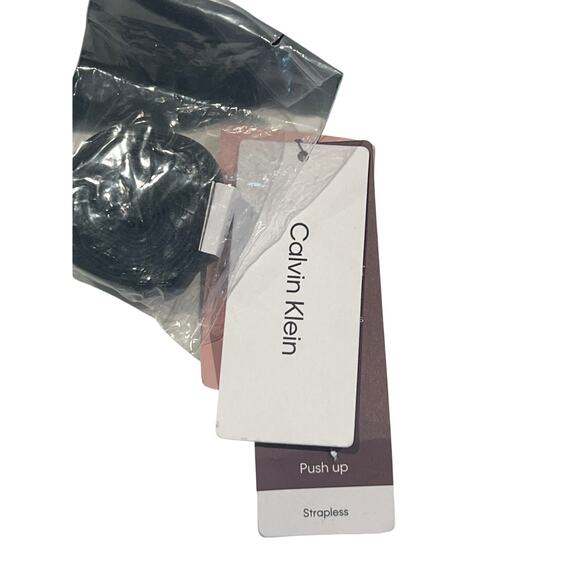 Calvin Klein Black Convertible Strapless Push Up Bra Women's Size 34DD $48.50 - Picture 4 of 8